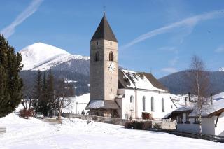 Kirche in Meransen mit Gitschberg